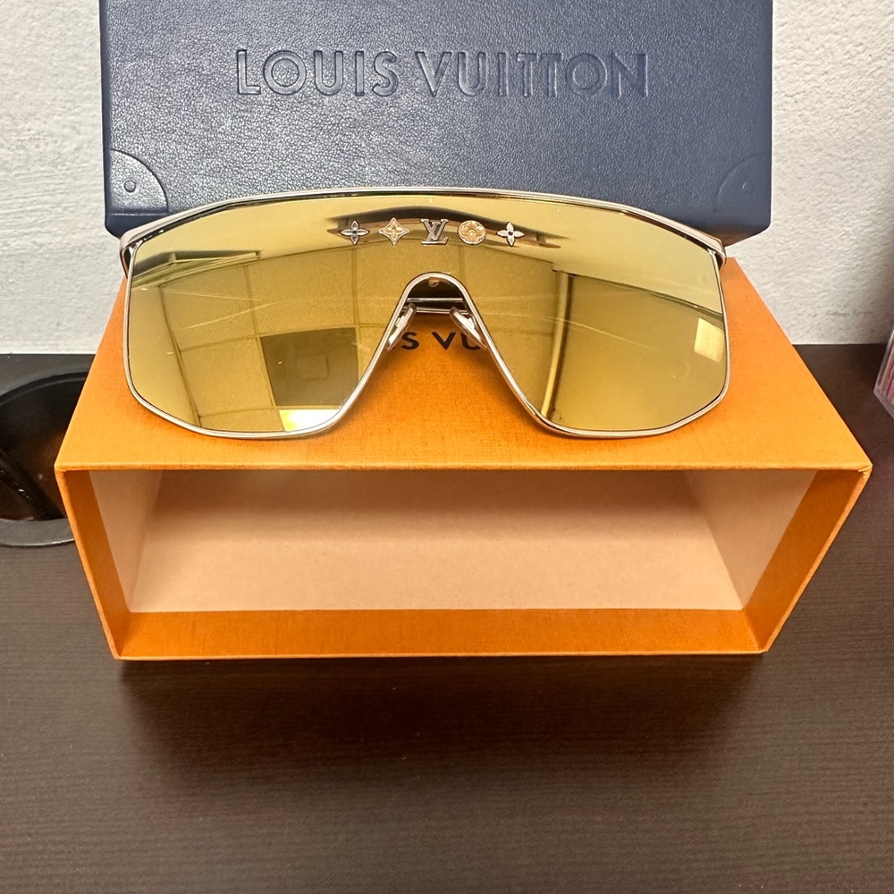 Metal LV Golden Mask sunglasses Z1853U gold